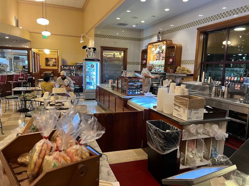 Fentons Creamery, Oakland