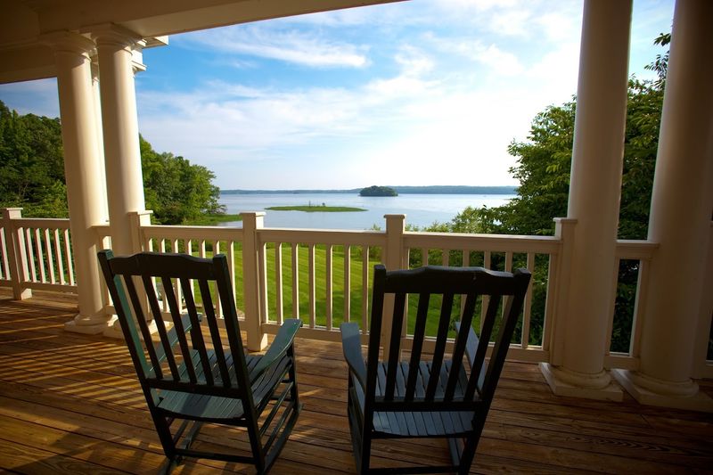 Lakefront Lodging For Members And Guests
