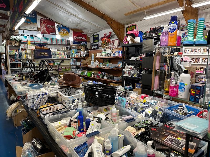 12 Kentucky Flea Markets That Have Locals Coming Back Every Single Weekend - Decor Hint Flea Land In Bowling Green