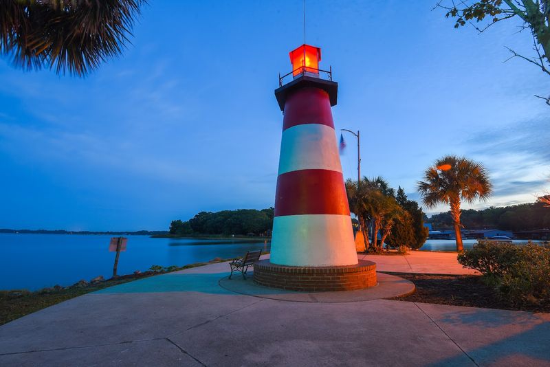 This Charming Florida Town Makes It Easy To Slow Down For A While - Decor Hint The Mount Dora Lighthouse At Grantham Point
