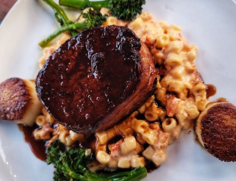 Some Of Florida's Best Steaks Are Being Served In These Small-Town Restaurants - Decor Hint Parkshore Grill, St. Petersburg