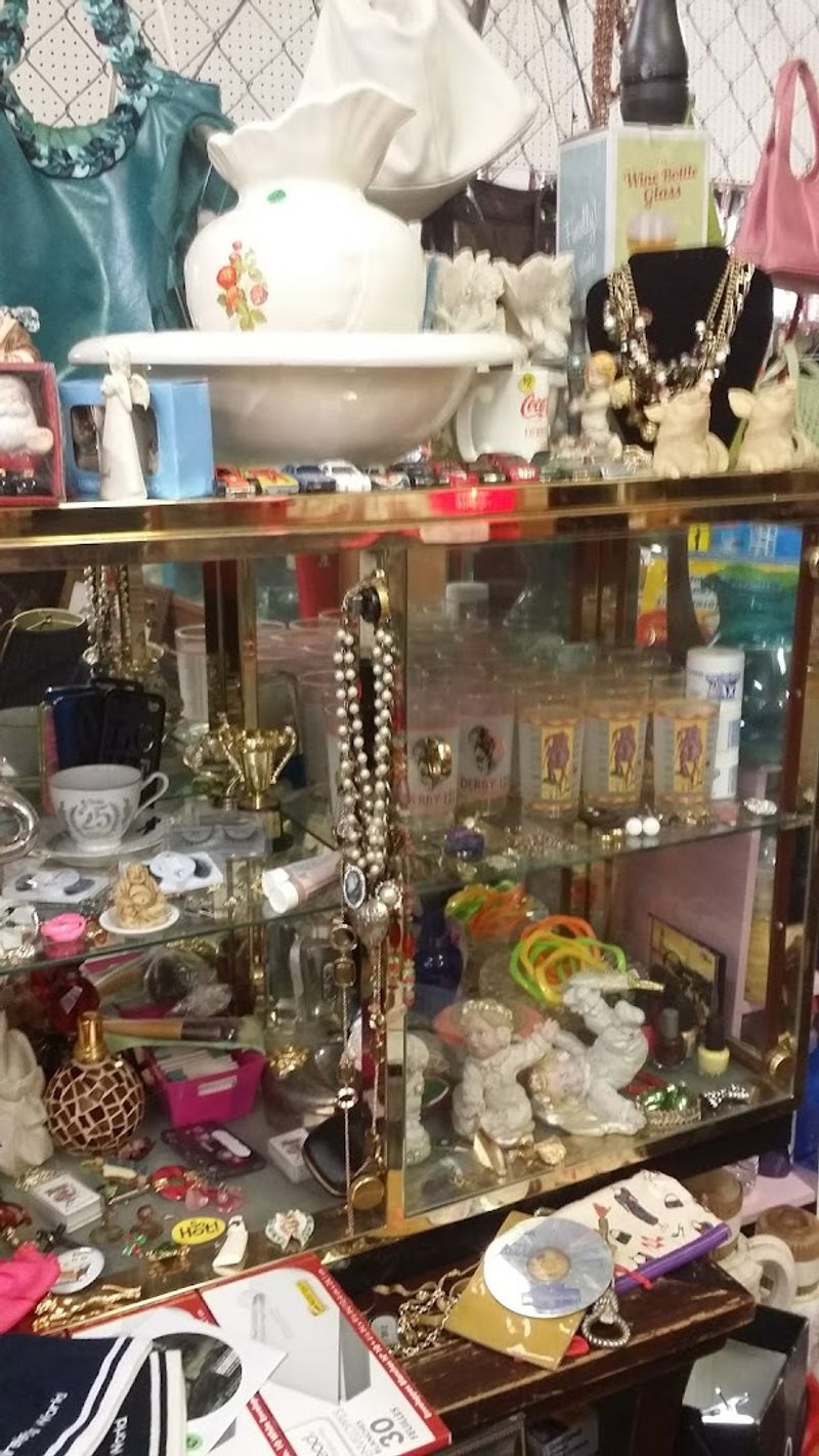 Vintage And Collectible Finds For The Dedicated Treasure Hunter