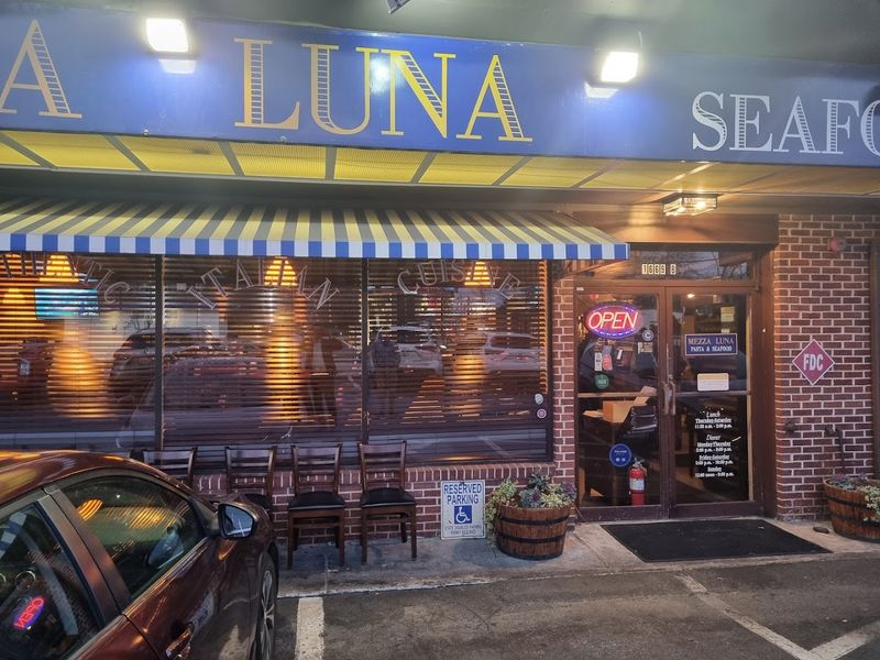 13 Hole-In-The-Wall Italian Spots In Georgia That Taste Like Nonna Made It - Decor Hint Mezza Luna Pasta And Seafood