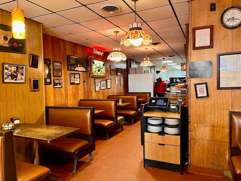 Sally's Apizza