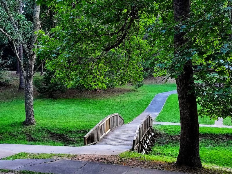 Well-Maintained Grounds That Show Real Care