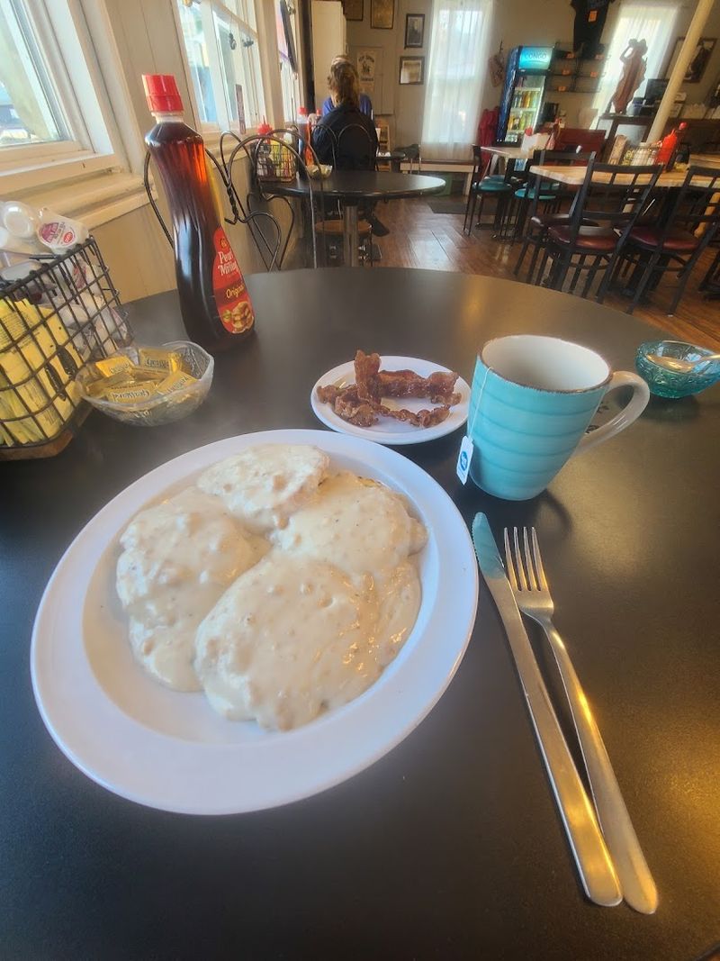 Biscuits And Gravy That Hit Every Note