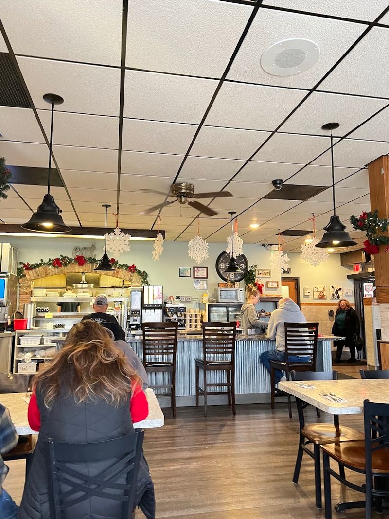 This North Dakota Breakfast Joint Does Omelets So Well That Everyone Who Tries One Immediately Falls In Love - Decor Hint The Atmosphere Pulls You In