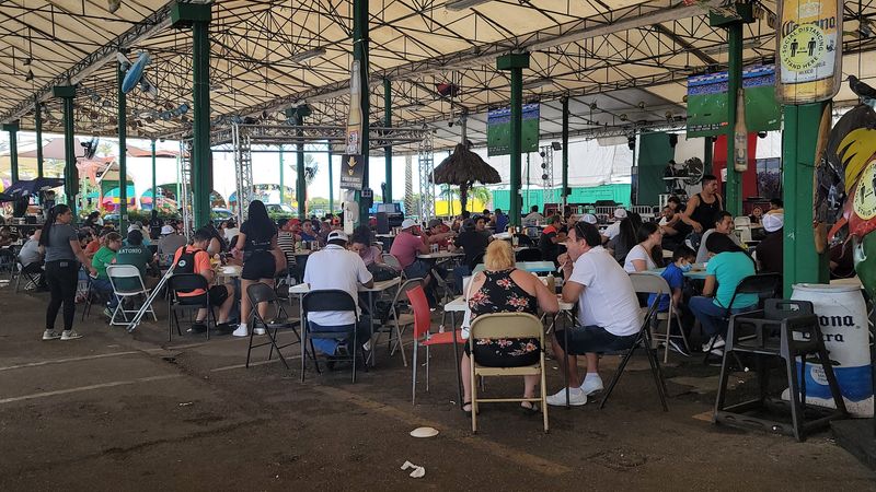 This Huge Florida Flea Market Is Packed With Bargains, Food, And Surprises - Decor Hint El Tiburon And The Outdoor Seafood Experience