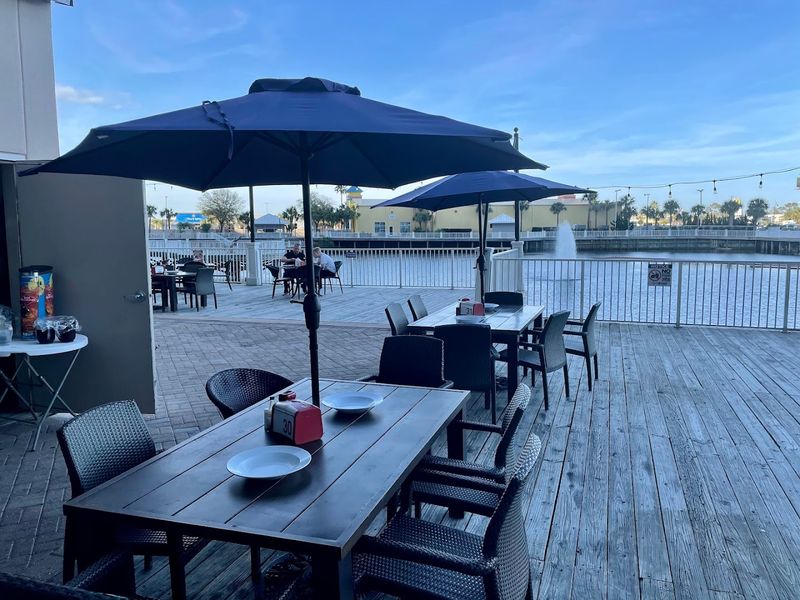 This Florida Seafood Buffet Is Worth Visiting For The Crab Alone - Decor Hint Lakeside Outdoor Seating With A Real View
