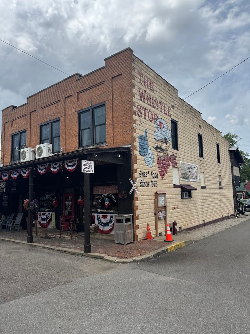 The Best Restaurant In Kentucky Located In A Small Town - Decor Hint Perfect Stop On A Kentucky Road Trip