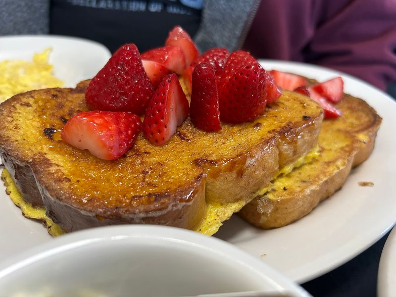 Perfect Spot For Weekend Brunch With Family
