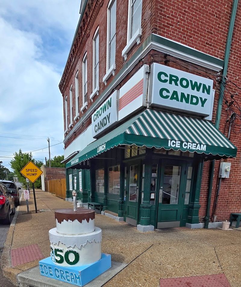 Missouri Is Home To 9 Unusual Restaurants Around And Every Single One Is Worth The Drive - Decor Hint Crown Candy Kitchen