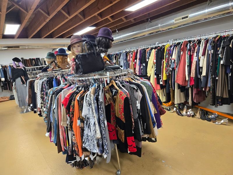 This Oregon Thrift Store Feels Like A Treasure Hunt Through Time - Decor Hint Clothing And Accessories That Actually Fit Real Life