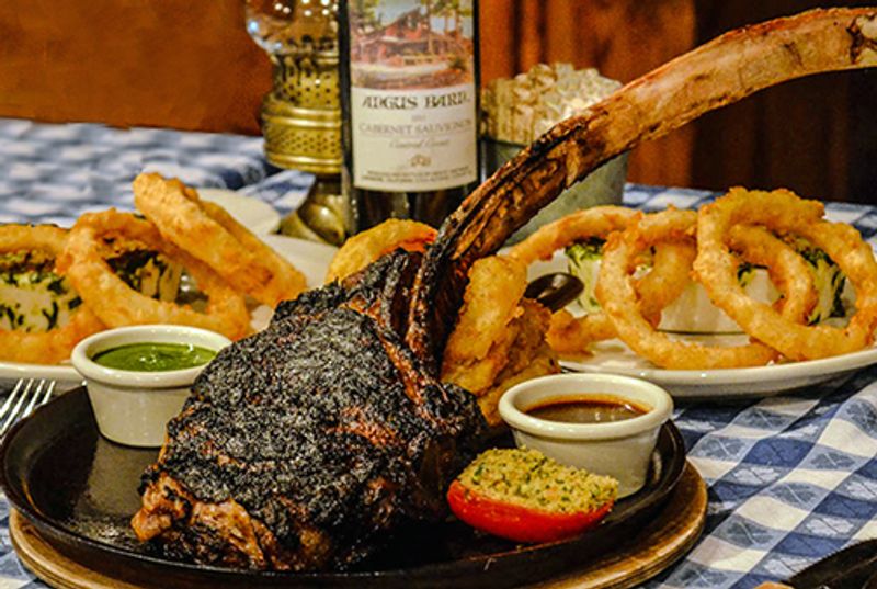 Classic Sides, House Traditions, And Big Portions