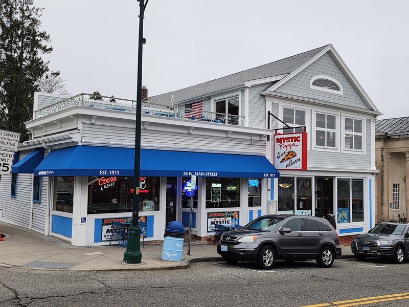 Mystic Pizza, Mystic