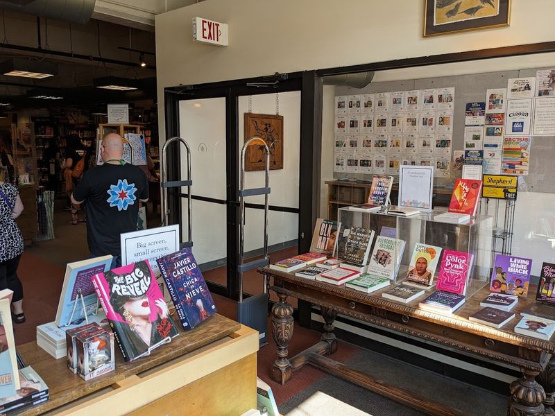 Wisconsin Has An Independently Owned Bookstore That Serious Book Lovers Cannot Walk Past Without Going In - Decor Hint Online Orders And Rewards