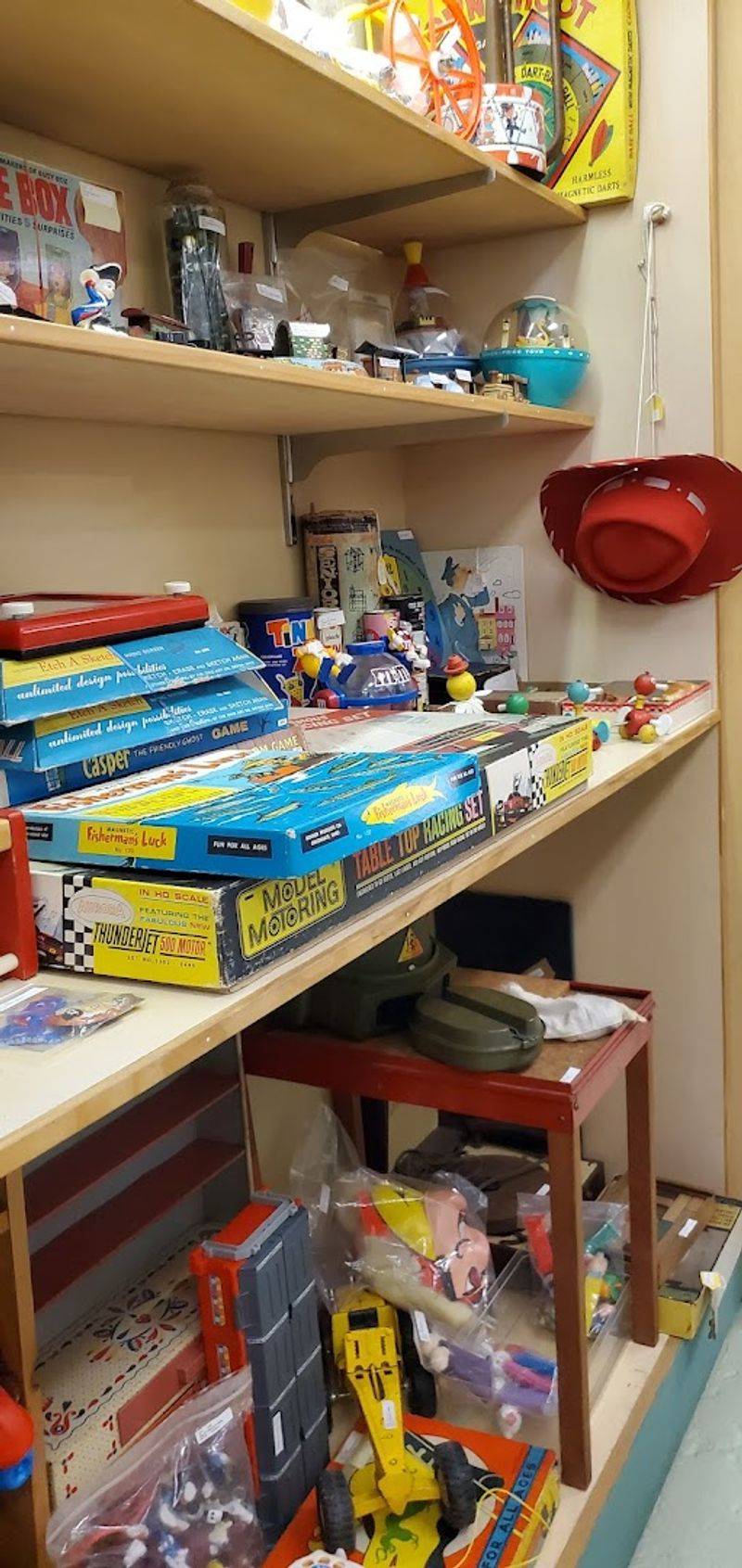 This Historic Pennsylvania Barn Is Now A Treasure Hunt Filled With Vintage Surprises - Decor Hint Toys And Collectibles From Decades Past