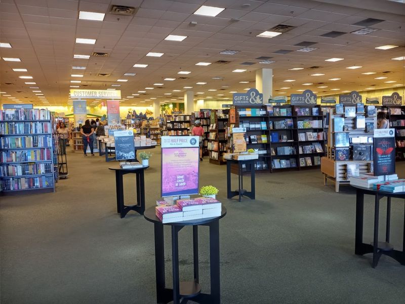 Barnes & Noble Fresno