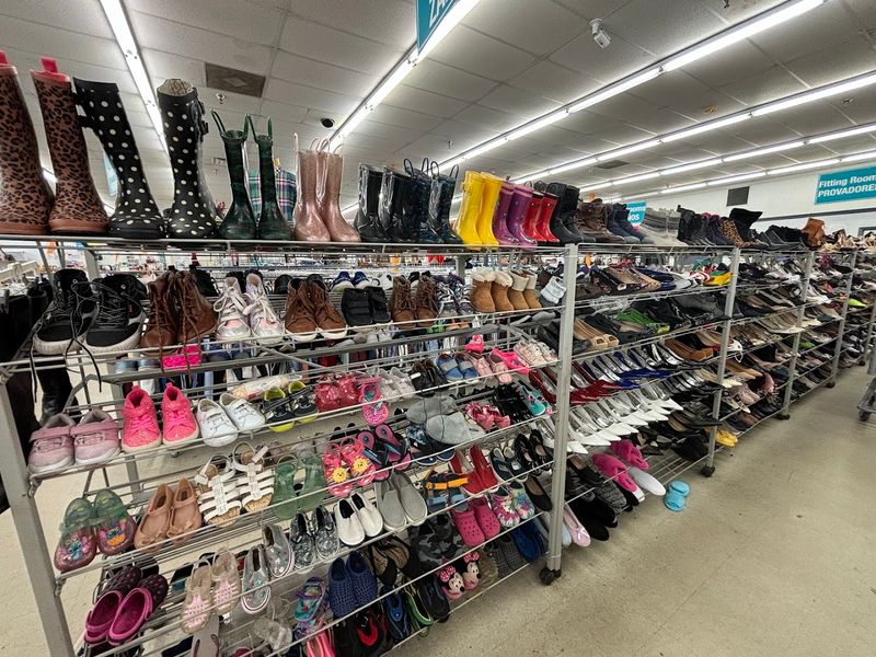 14 Massive Florida Thrift Stores Treasure Hunters Cannot Stop Exploring - Decor Hint Sunshine Thrift Store