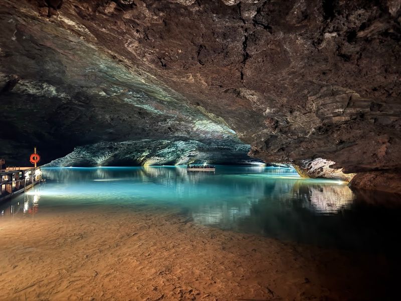 13 Tennessee Destinations Guaranteed To Impress Out-Of-Town Guests - Decor Hint Lost Sea Adventure, Sweetwater