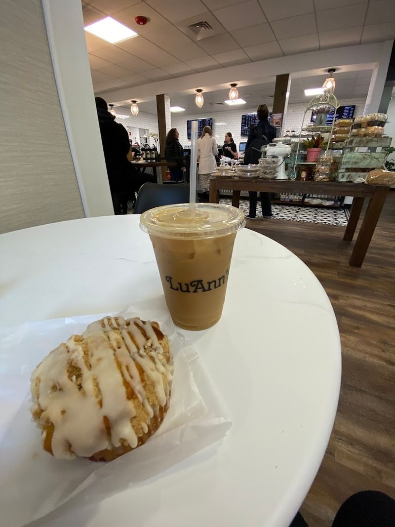 LuAnn's Bakery & Café, Hartford