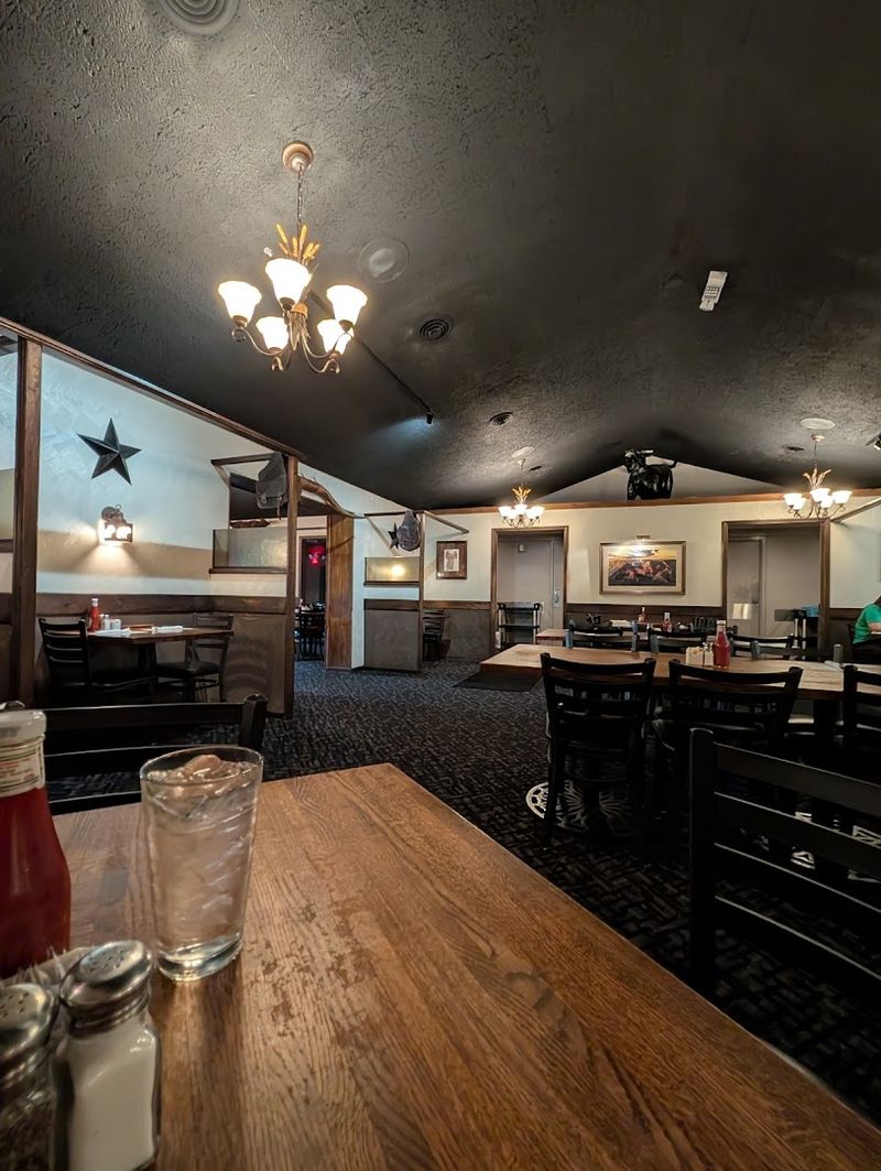 This Old-School Missouri Steakhouse Serves A Luncheon Ribeye People Cannot Stop Ordering - Decor Hint The Atmosphere Feels Like A Warm Family Dining Room