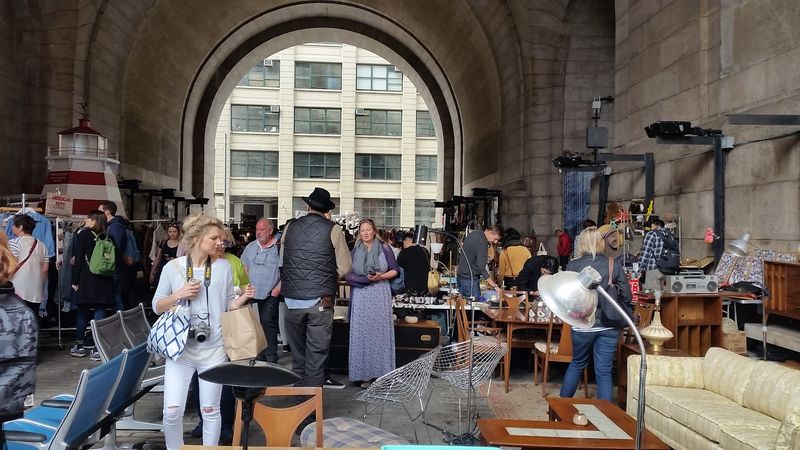 This Enormous New York Flea Market Is Worth Spending Hours Exploring - Decor Hint Antique And Mid-Century Furniture Finds
