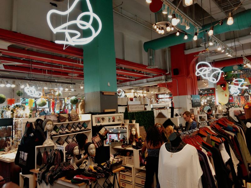This Busy New York Indoor Flea Market Is Perfect For Weekend Exploring - Decor Hint Vinyl Records And Collectors Items Worth Hunting
