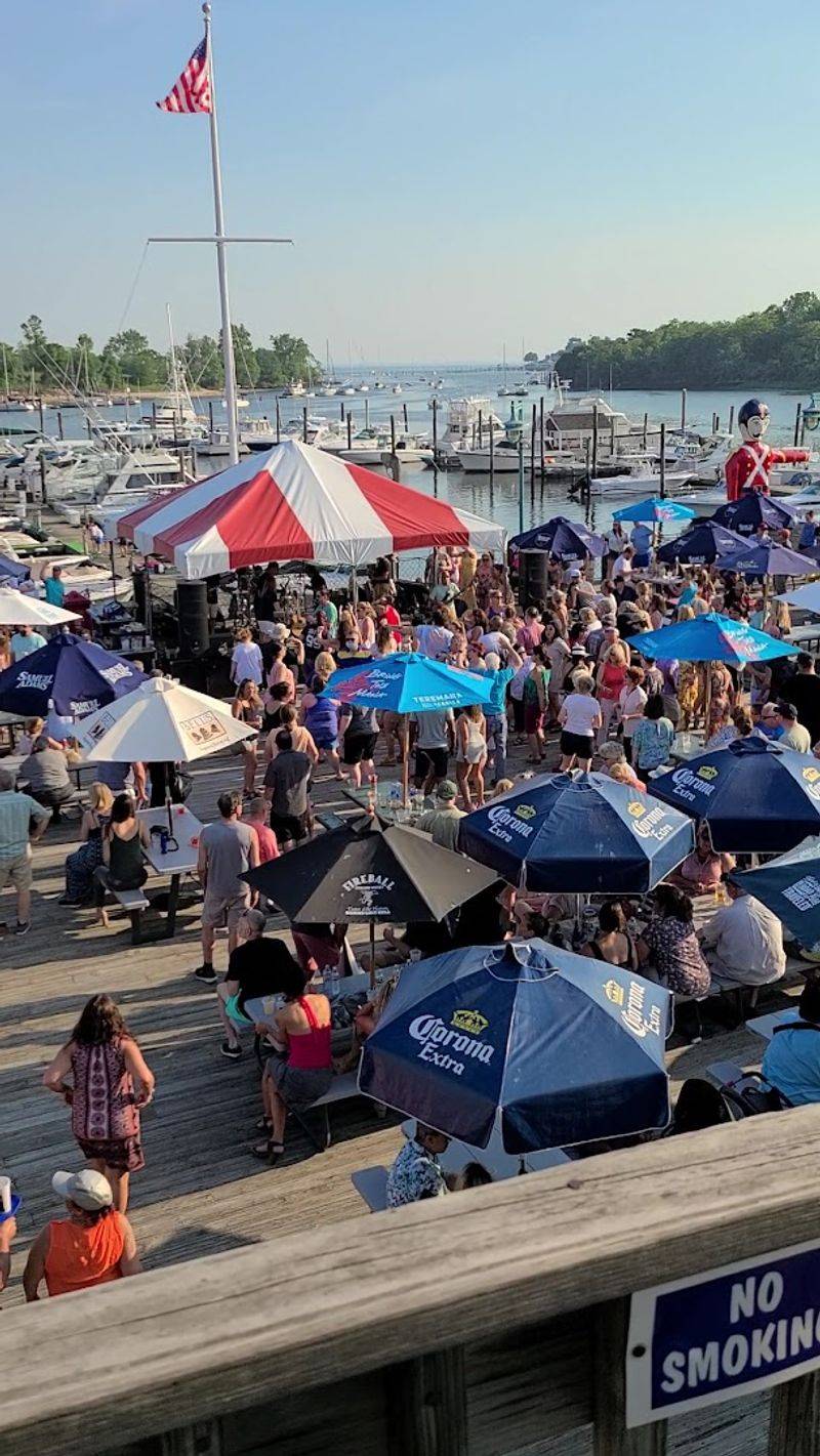 This Connecticut Seaport Is Famous For Lobster Rolls That Taste Like Summer On The Harbor - Decor Hint What Makes Captain's Cove So Fun