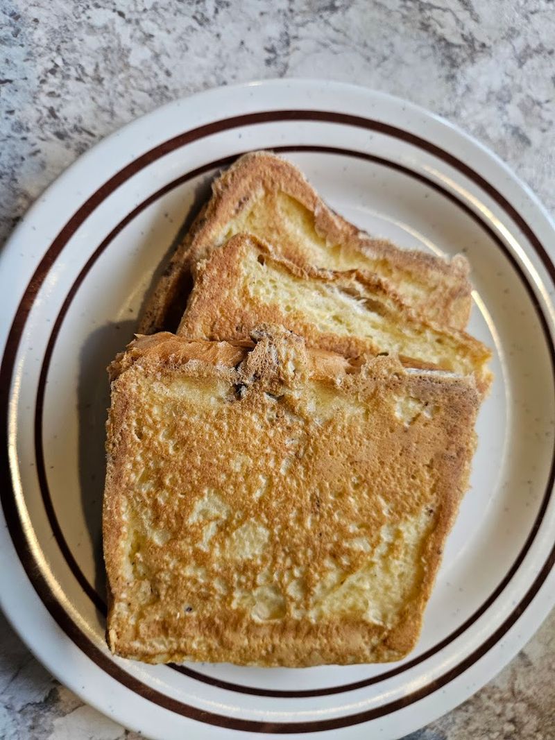 This North Dakota Breakfast Joint Does Omelets So Well That Everyone Who Tries One Immediately Falls In Love - Decor Hint French Toast Worth the Hype