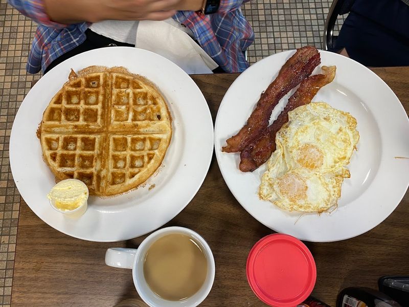Montana Locals Swear This $7.75 Breakfast Beats Anything From A Chain Restaurant - Decor Hint The Coffee Culture At A Montana Diner