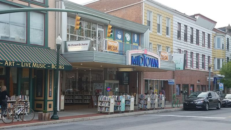 These 10 Pennsylvania Bookstores Make It Easy To Forget About Screens - Decor Hint Midtown Scholar Bookstore
