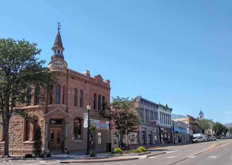 This Quiet Colorado Town Is Winning Over Retirees With Its Low Cost Of Living - Decor Hint Mild Weather With More Sunshine Than You Expected