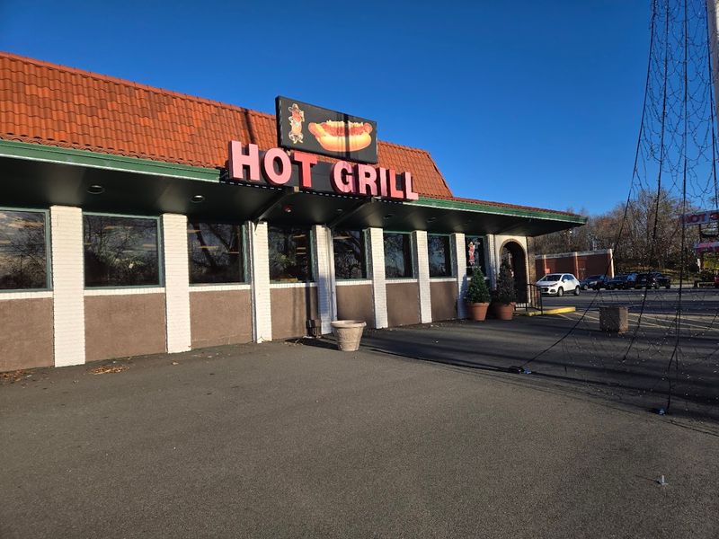 You Can Still Grab An Incredible Hot Dog Meal At These 10 New Jersey Spots For Under $14 - Decor Hint The Hot Grill
