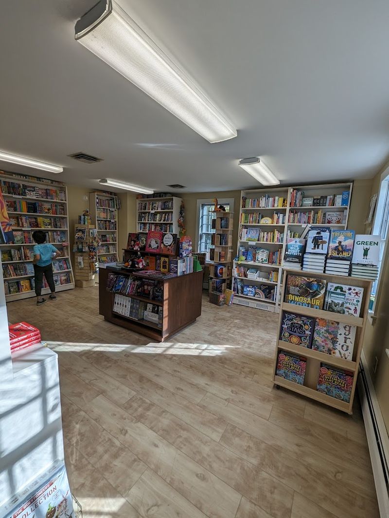 Quiet Atmosphere Ideal For Study Or Journaling