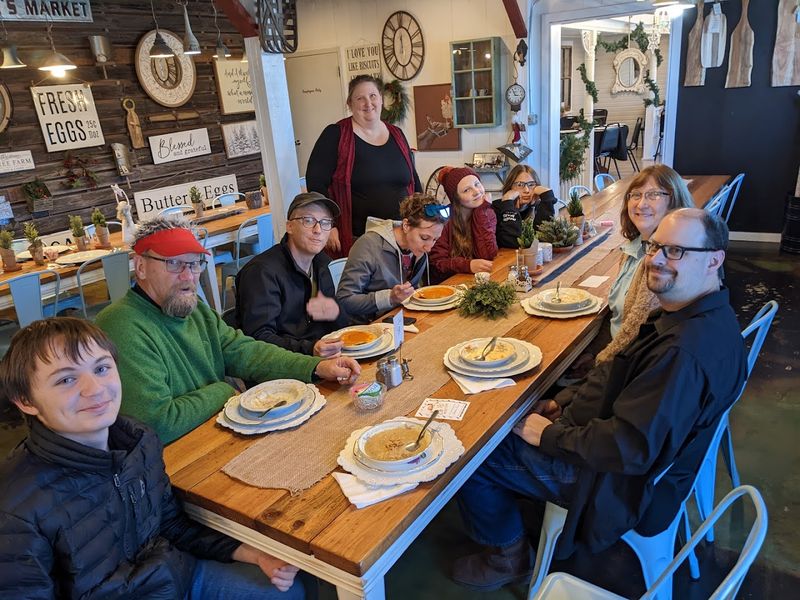 Breakfast And Lunch That Turn A Quick Stop Into A Full Visit