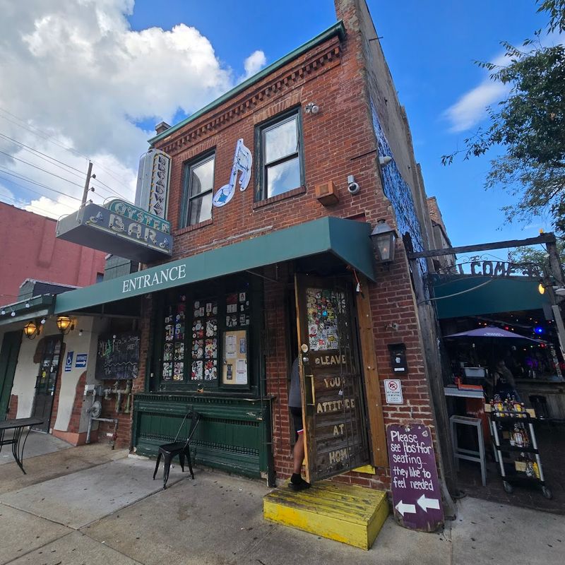 These 9 Missouri Seafood Shacks Prove You Do Not Need A White Tablecloth To Eat Exceptionally Well - Decor Hint Broadway Oyster Bar
