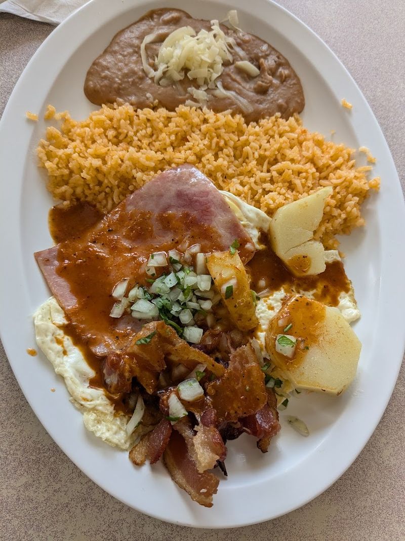 Colorado Has A Cozy Restaurant That Delivers The Kind Of Dining Experience People Come Back For Again And Again - Decor Hint The Chilaquiles Experience