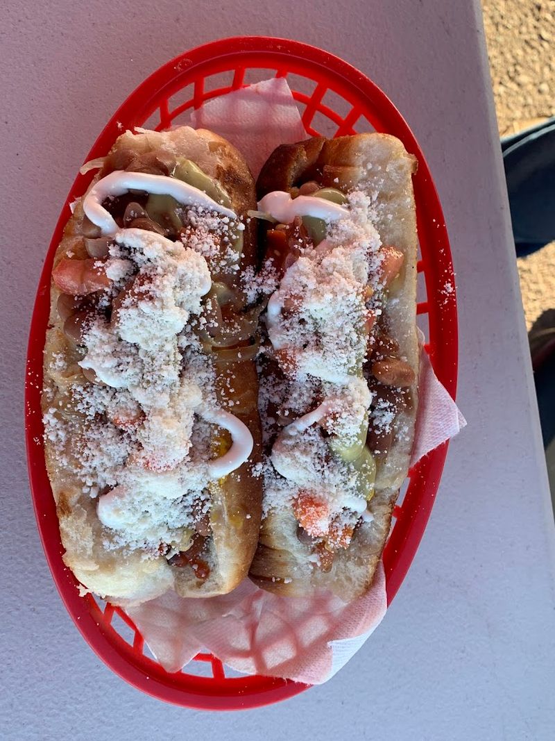 These 9 Phoenix, Arizona Sonoran Hot Dog Stands Are So Good That People Make The Drive Without Thinking Twice - Decor Hint Sonora Querida Hot Dogs