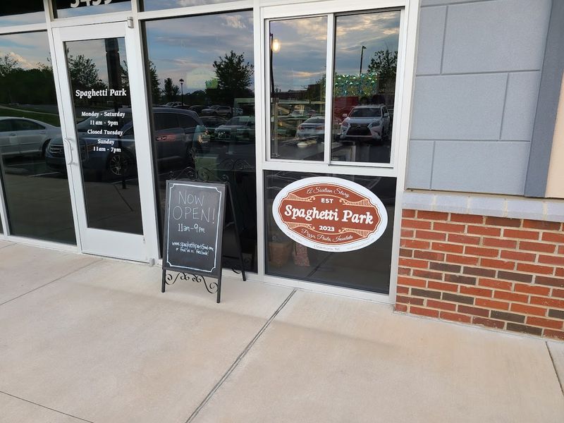 The Spaghetti At This North Carolina Restaurant Is So Delicious It's Worth A Road Trip - Decor Hint Why The Drive Is Worth It