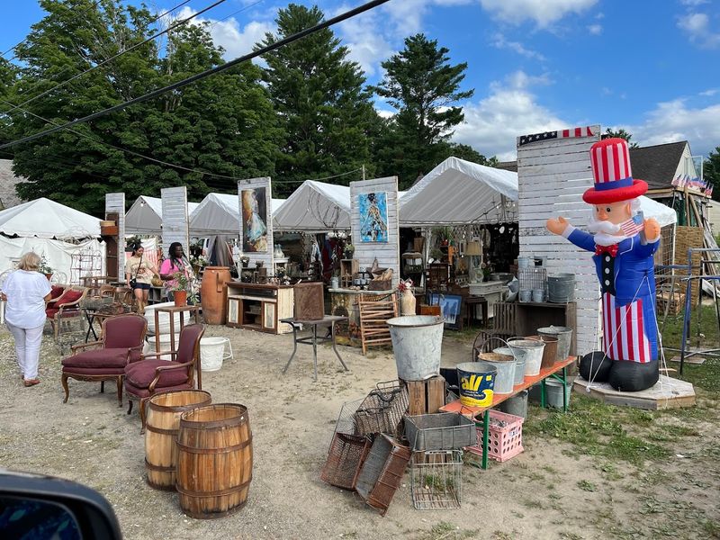 Why Brimfield Keeps People Coming Back Season After Season
