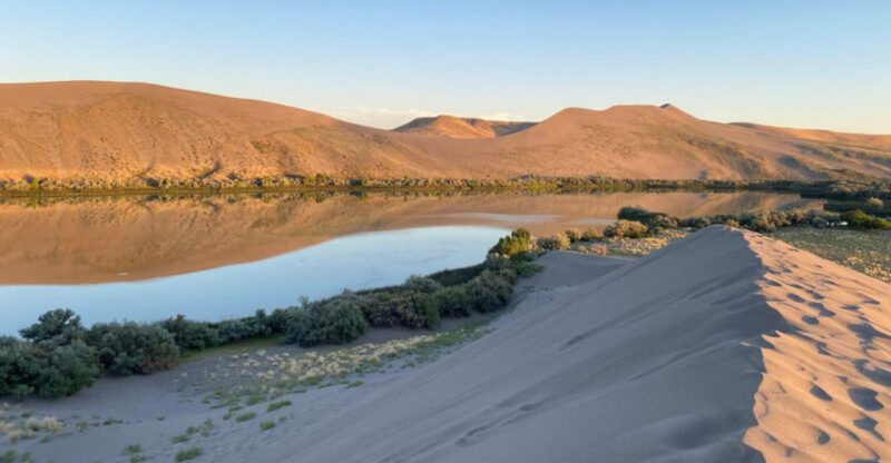 Idaho Has Sand Dunes 470 Feet Tall, And They’re Surrounded By Mountains And Desert Views