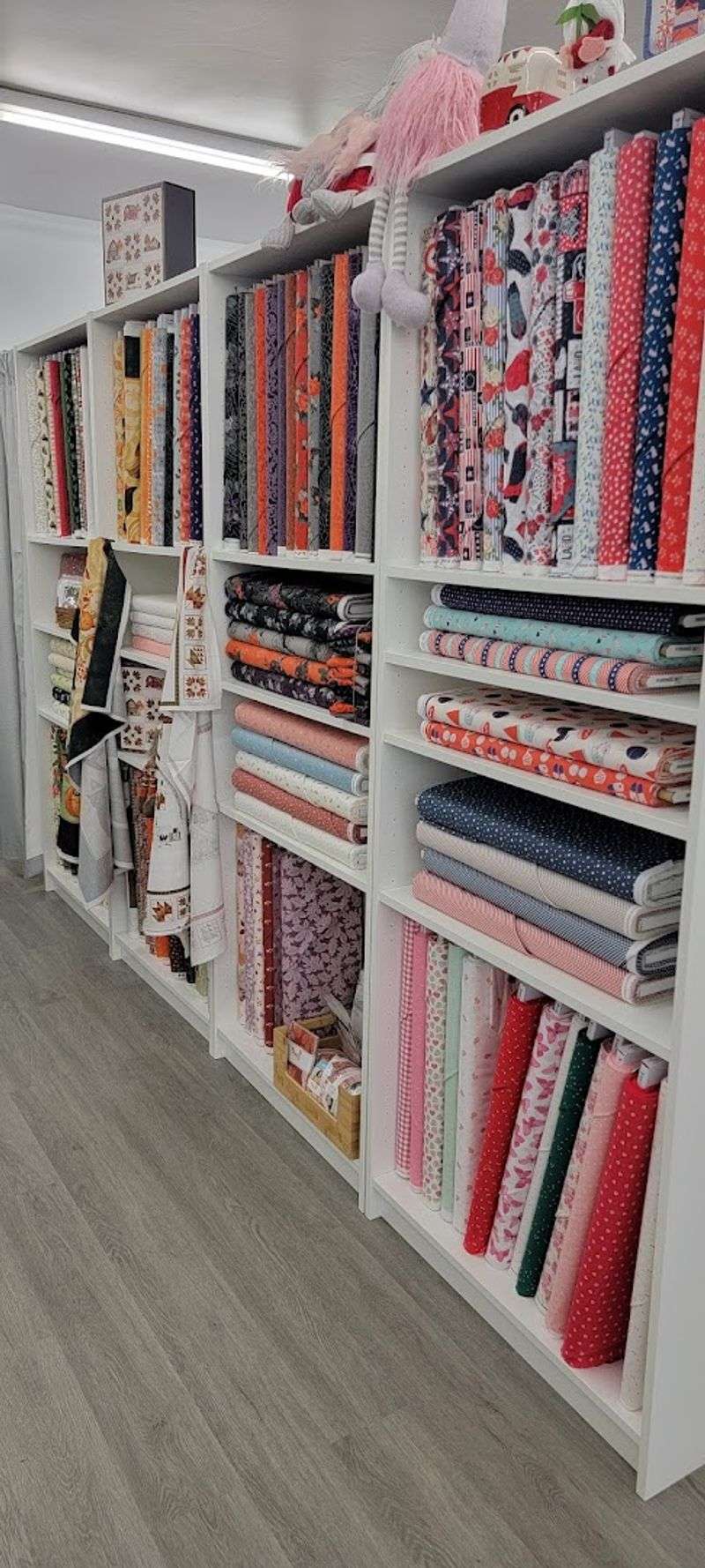 10 Fabric Shops In Southern California Every Quilter Should Visit First - Decor Hint My Happy Place Quilt Shop