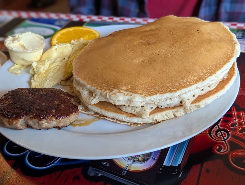 The Loose Caboose Burger And 3 Pancake Combo That Stand Out