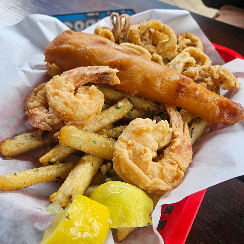 The Captain's Platter Makes The Fried Seafood Pop