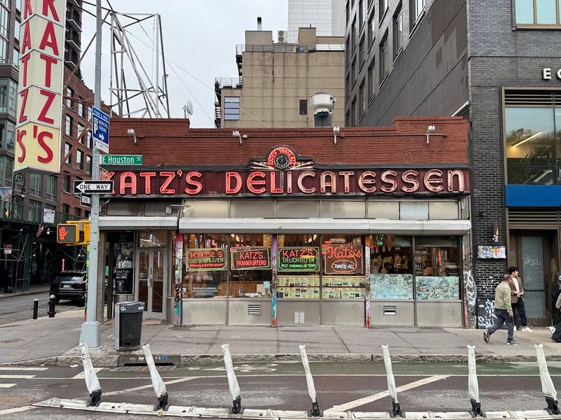 10 Restaurants In New York City That Turn A Good Trip Into An Unforgettable One - Decor Hint Katz's Delicatessen