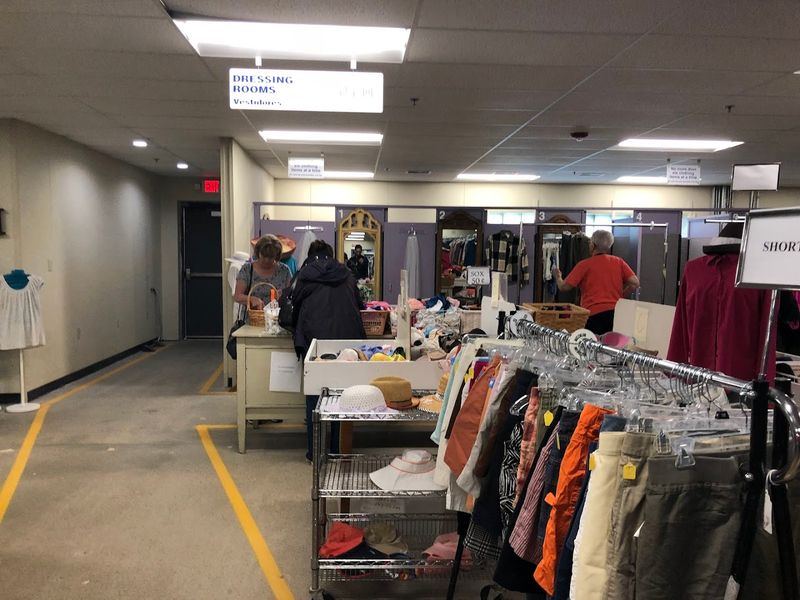 This Massive Michigan Thrift Store Feels Like A Treasure Hunt Waiting To Happen - Decor Hint Clothing, Tools, And Everything Else