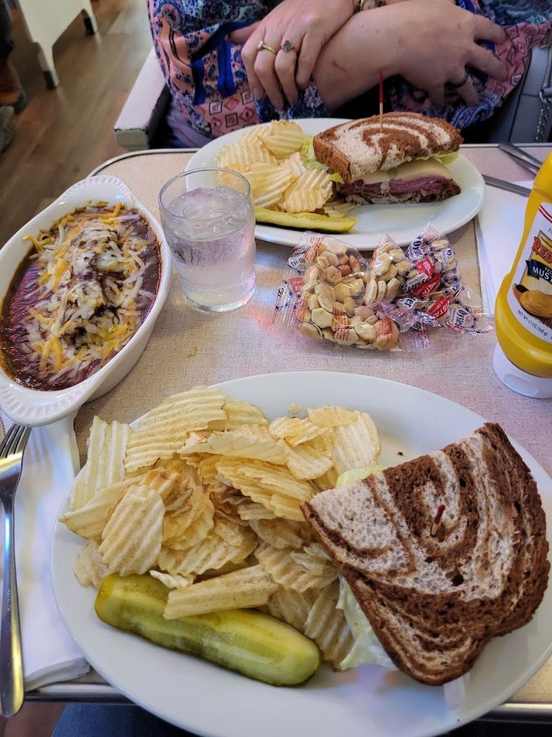Missouri Has 10 Restaurants Where The Wait Has Become Part Of The Experience Because The Food Makes It Worth It - Decor Hint Crown Candy Kitchen