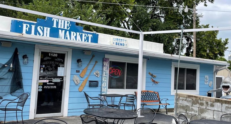 These 9 Missouri Seafood Shacks Prove You Do Not Need A White Tablecloth To Eat Exceptionally Well - Decor Hint The Fish Market