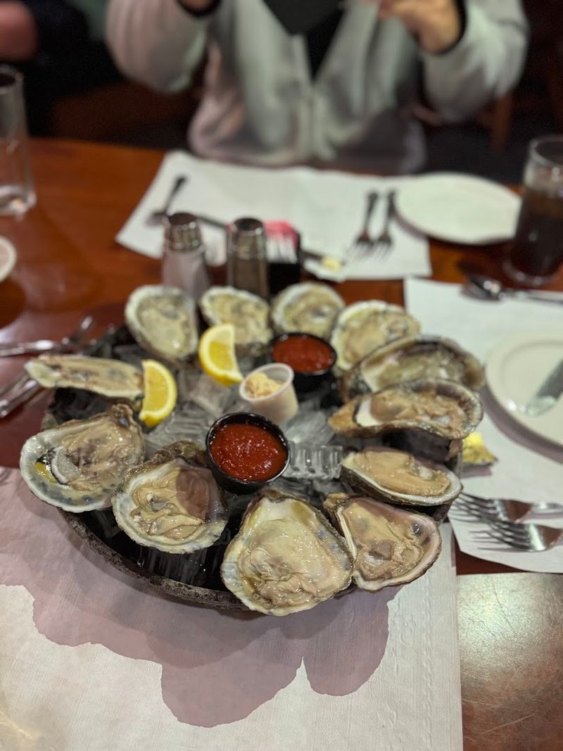 Windward Passage Restaurant, Columbus
